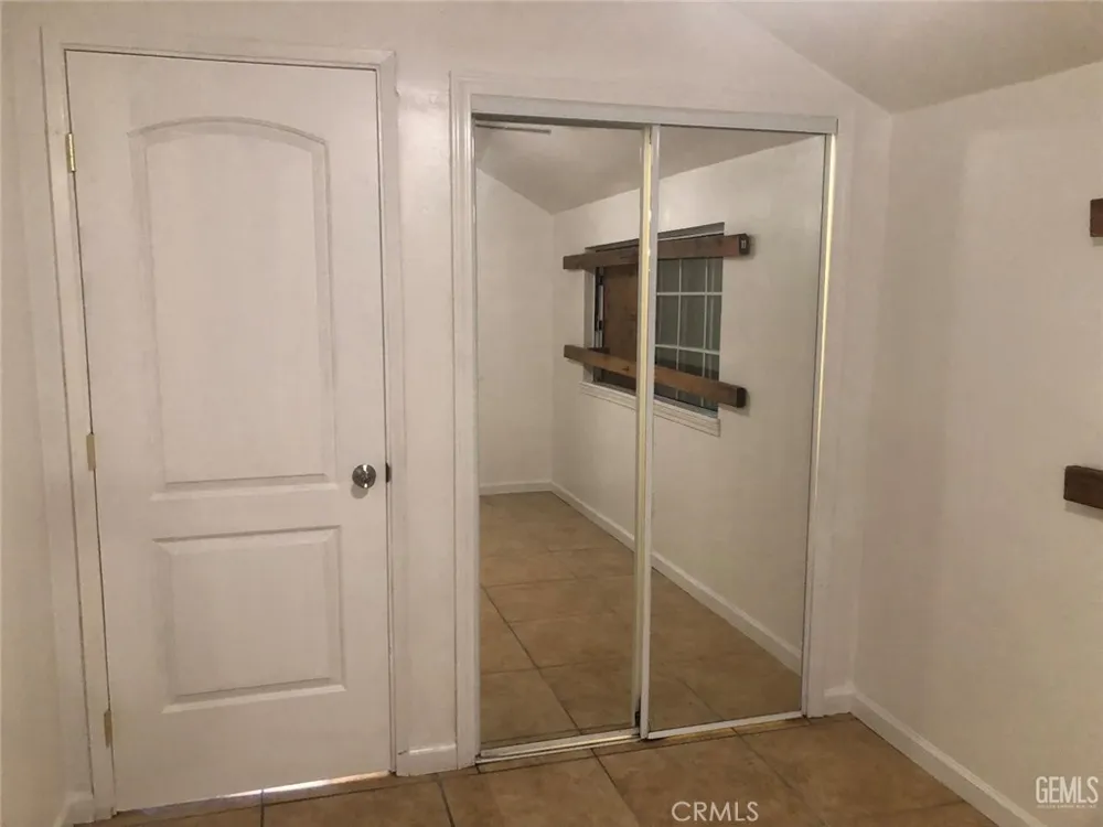 121 Roberts Bakersfield, CA 93308