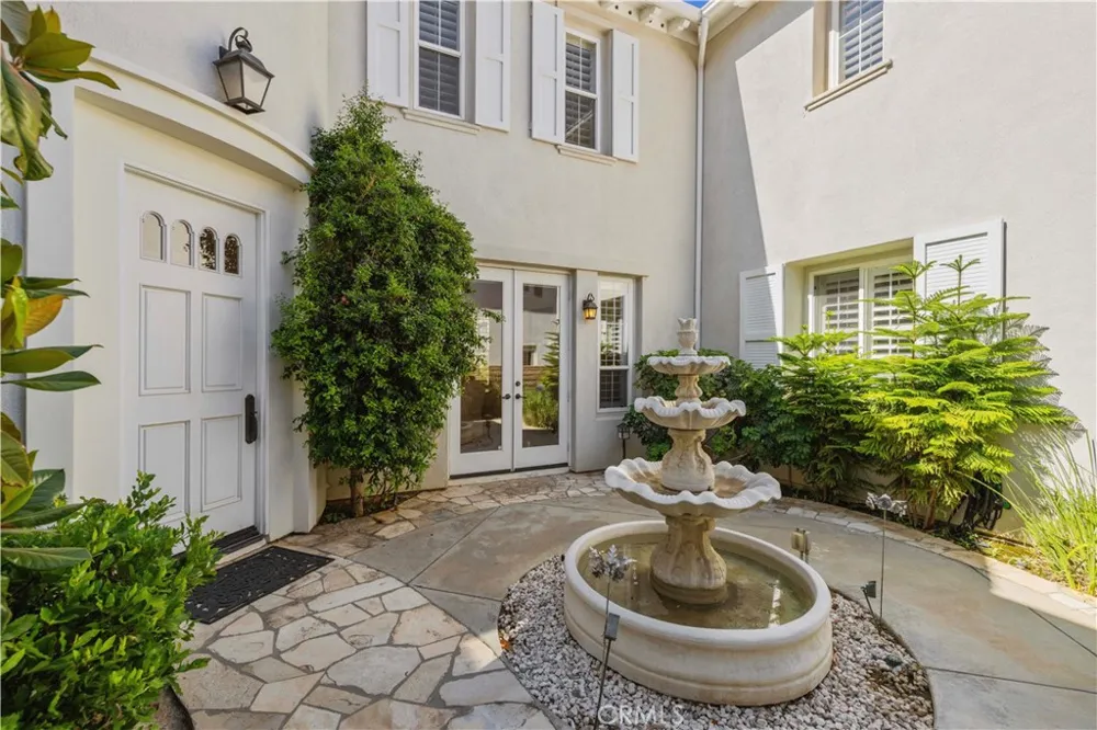 26839 Augusta Valencia, CA 91355