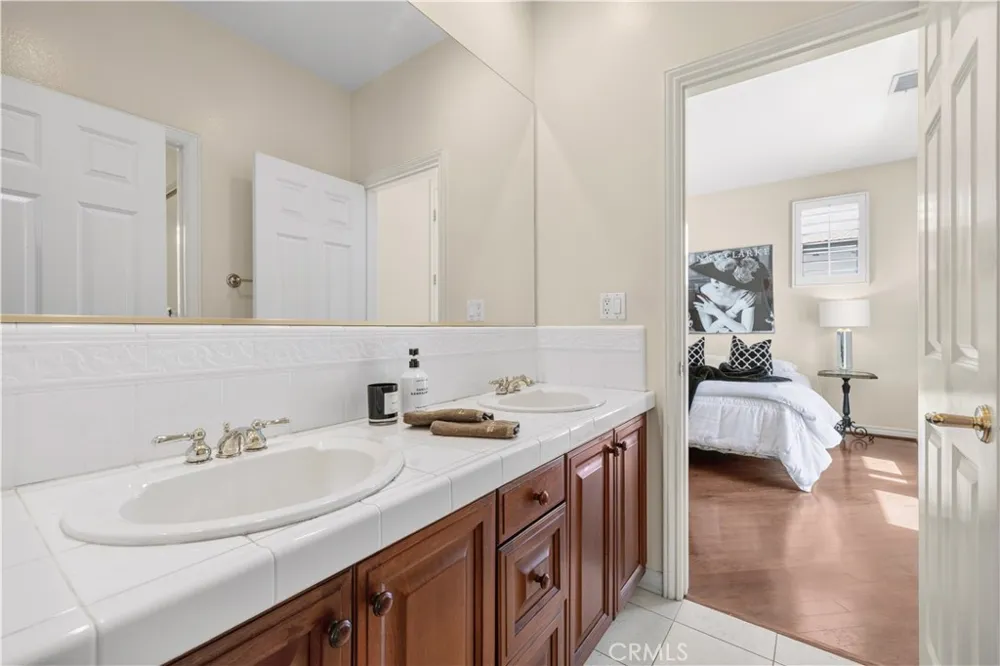26839 Augusta Valencia, CA 91355