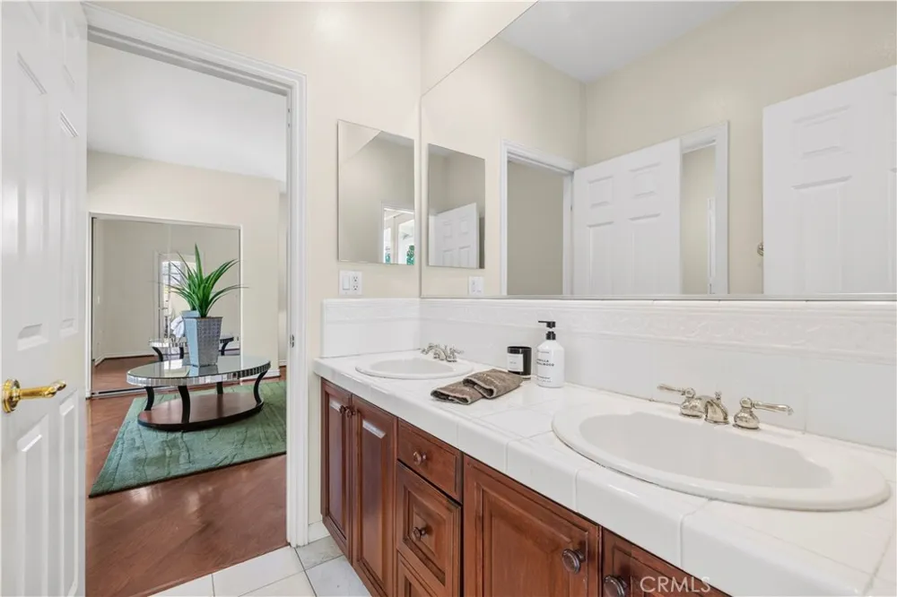 26839 Augusta Valencia, CA 91355