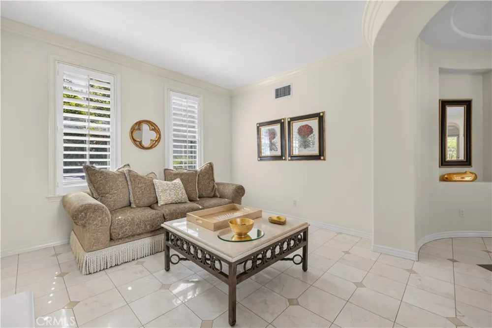 26839 Augusta Valencia, CA 91355