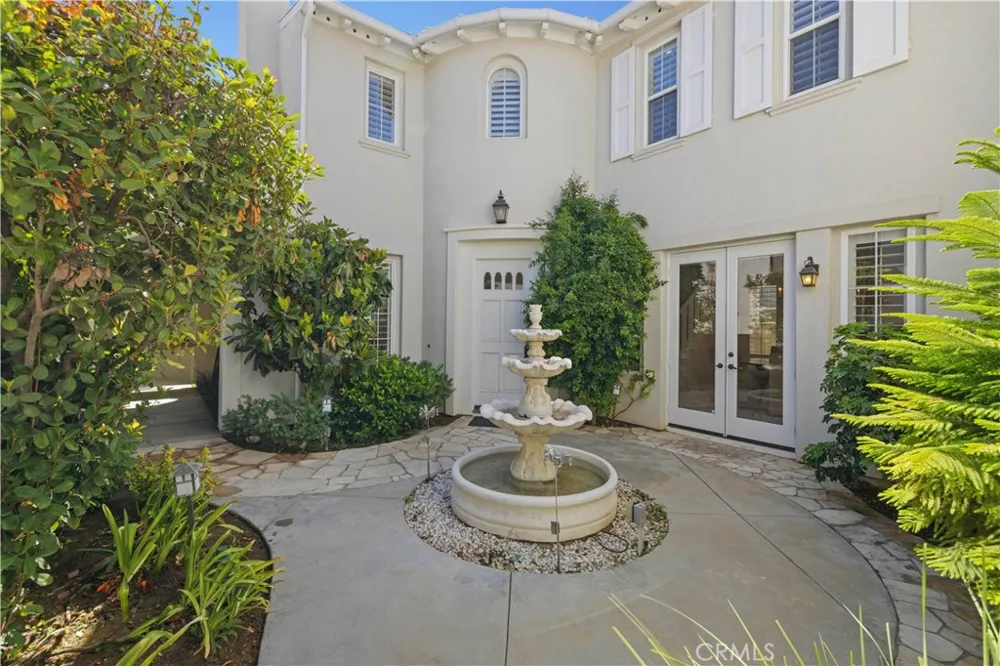 26839 Augusta Valencia, CA 91355