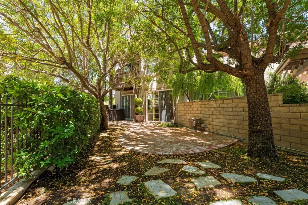 26803 Matisse Valencia, CA 91355