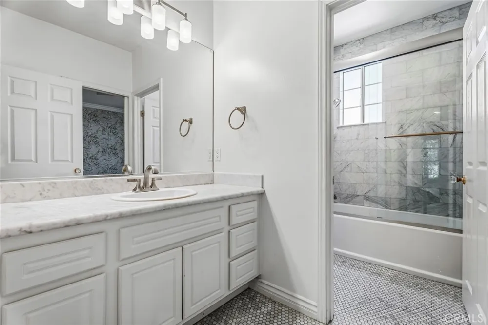 26803 Matisse Valencia, CA 91355
