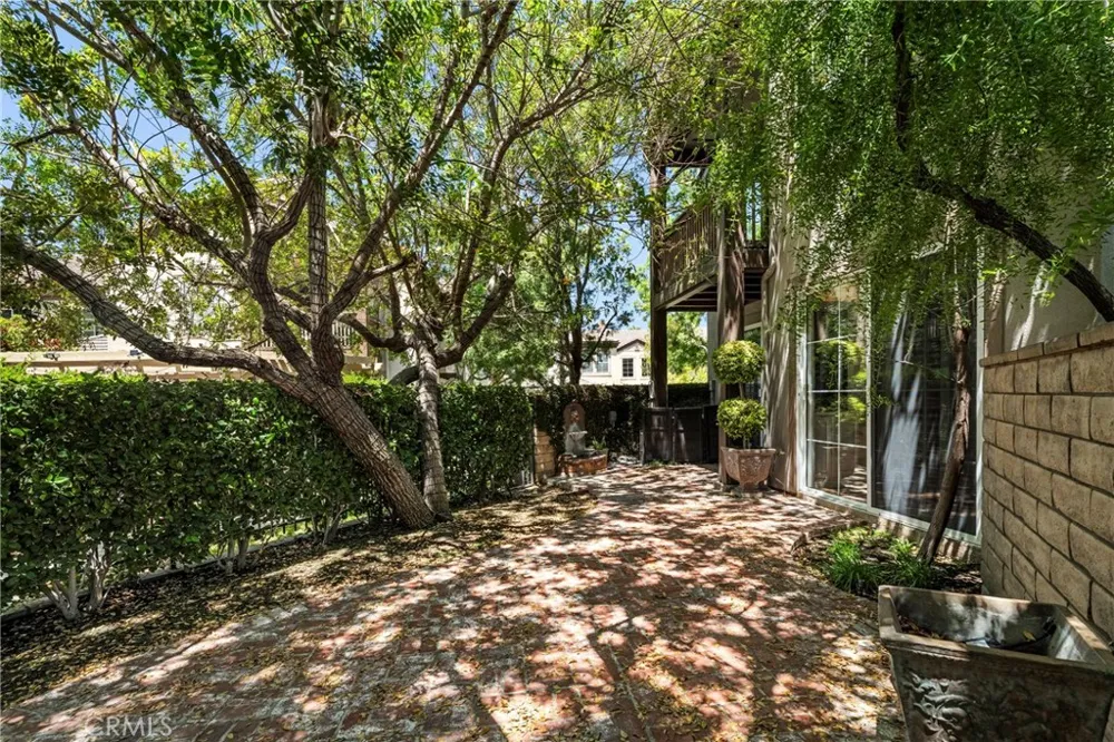 26803 Matisse Valencia, CA 91355