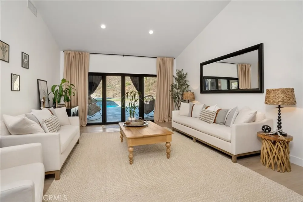 15263 Saddleback Road Canyon Country, CA 91387