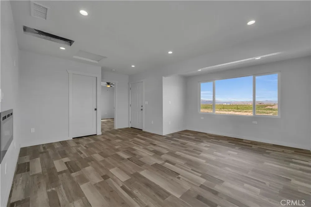 49040 70th Street W Lancaster, CA 93536