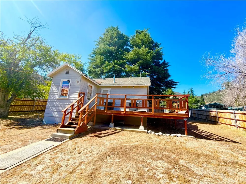 4244 Spruce Frazier Park, CA 93225