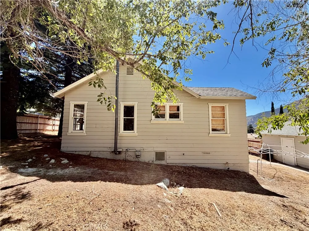4244 Spruce Frazier Park, CA 93225