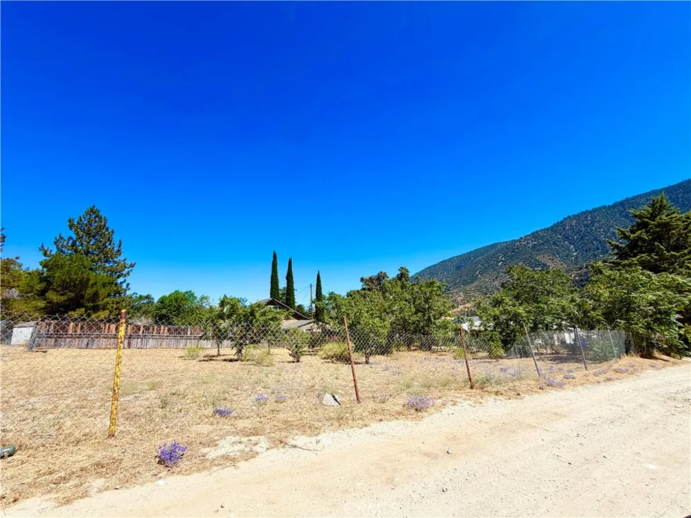 4244 Spruce Frazier Park, CA 93225
