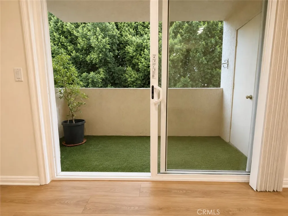 10636 Woodley #43 Granada Hills, CA 91344