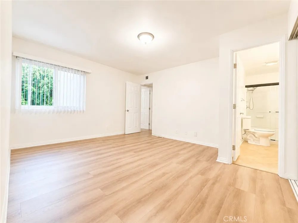 10636 Woodley #43 Granada Hills, CA 91344