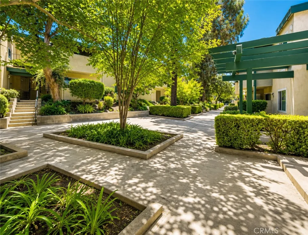 10636 Woodley #43 Granada Hills, CA 91344