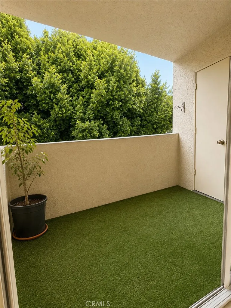 10636 Woodley #43 Granada Hills, CA 91344