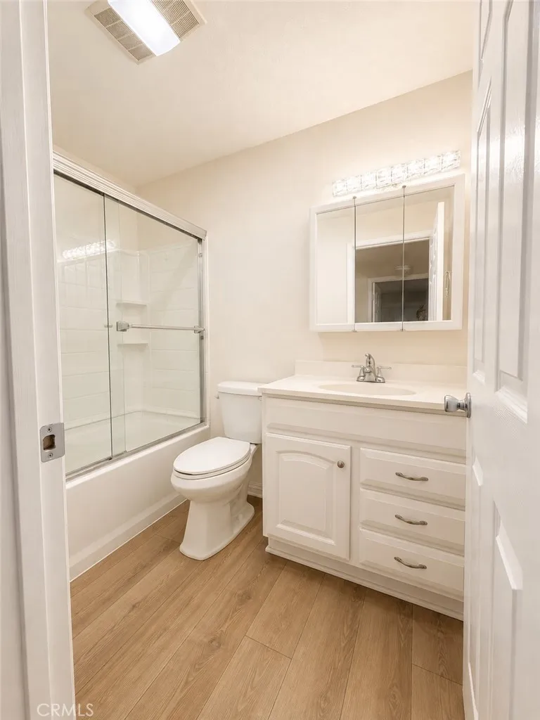 10636 Woodley #43 Granada Hills, CA 91344