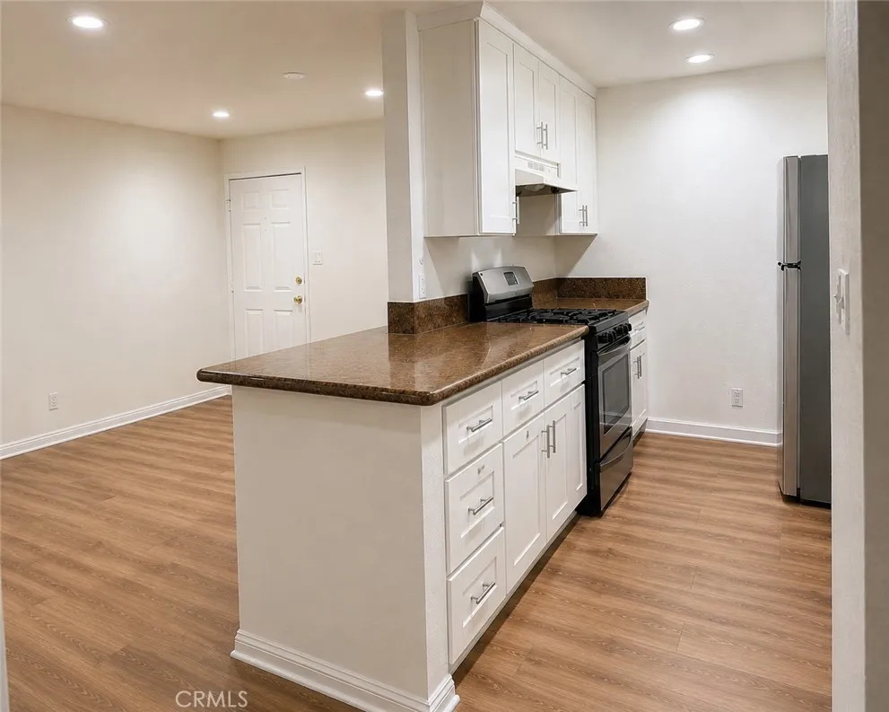 10636 Woodley #43 Granada Hills, CA 91344