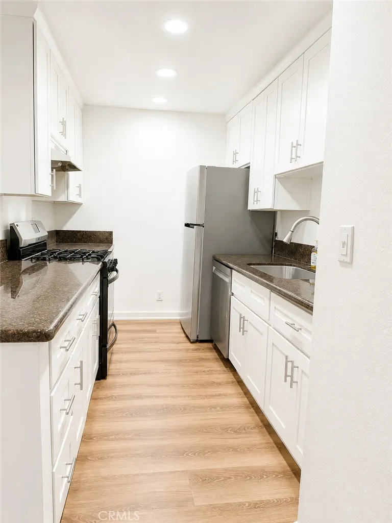 10636 Woodley #43 Granada Hills, CA 91344