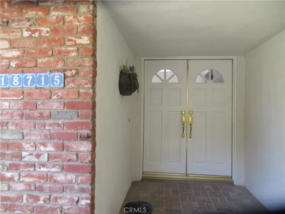 18715 Braemore Road Northridge, CA 91326
