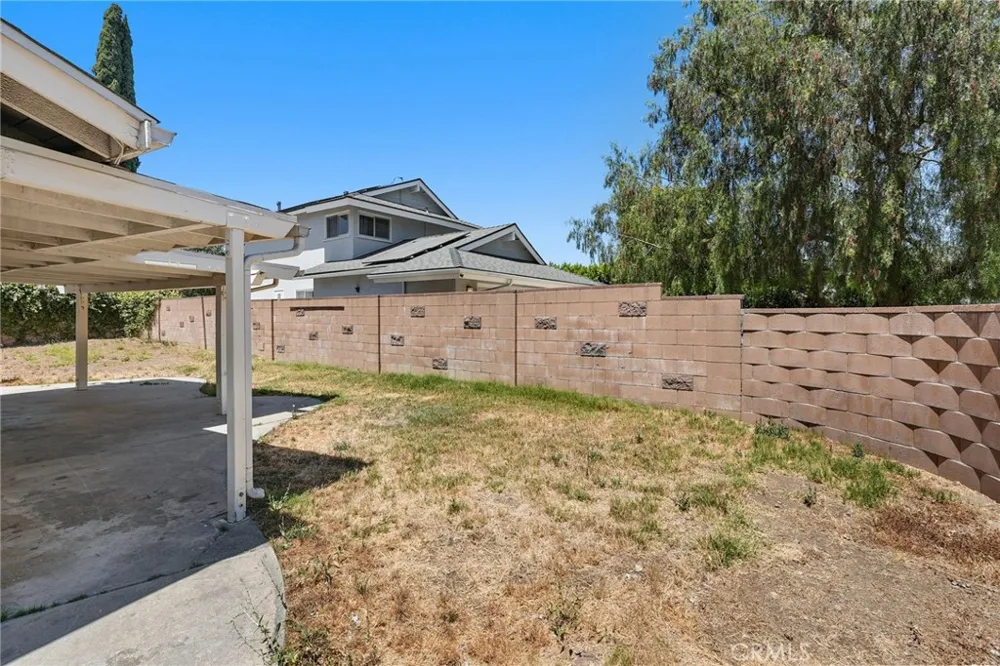 10811 Des Moines Los Angeles, CA 91326