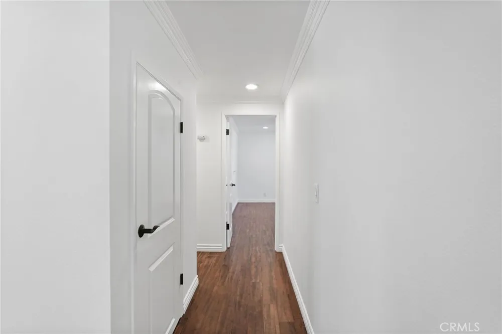 10811 Des Moines Los Angeles, CA 91326