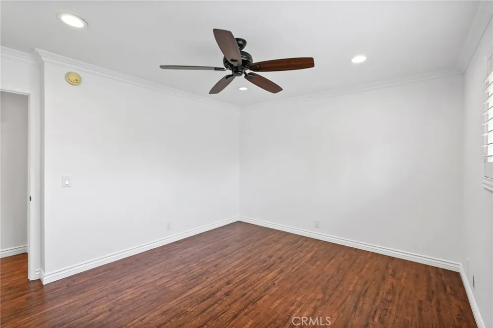 10811 Des Moines Los Angeles, CA 91326