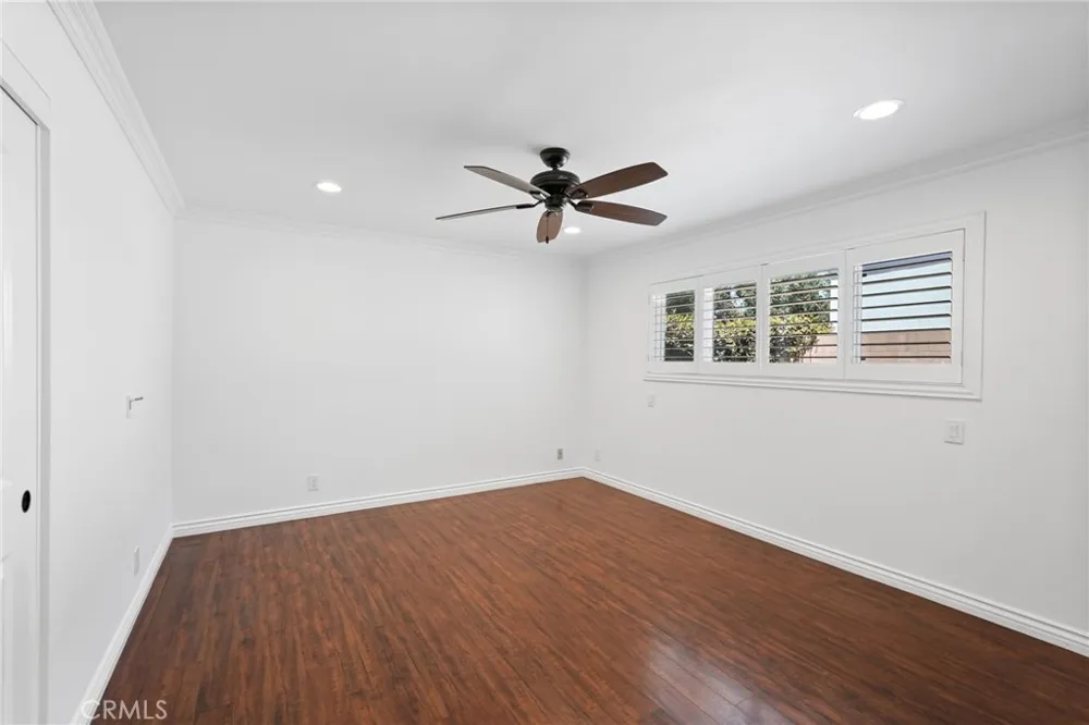 10811 Des Moines Los Angeles, CA 91326
