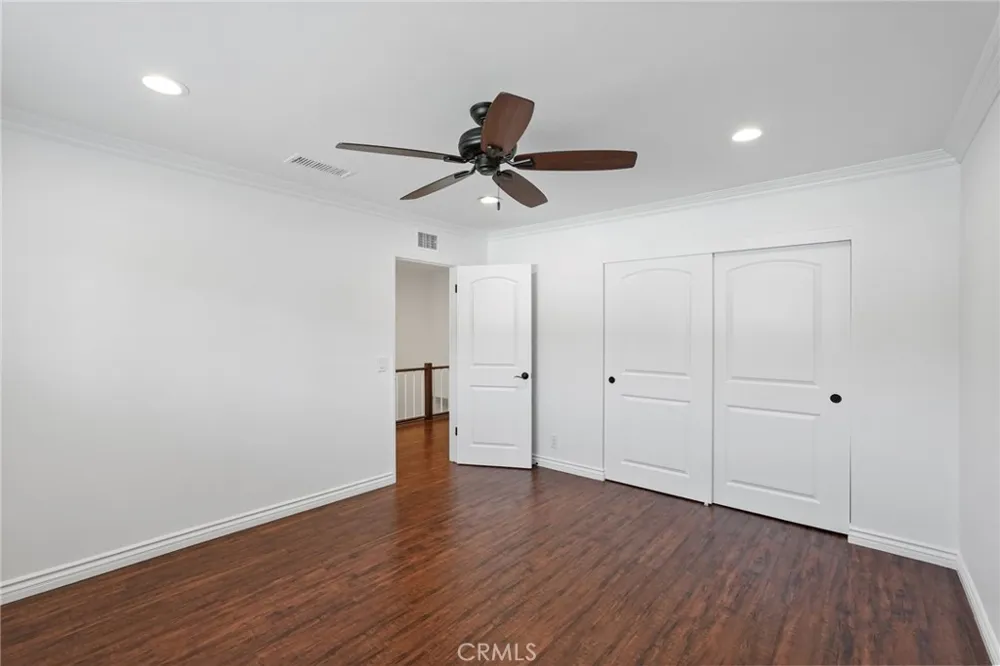 10811 Des Moines Los Angeles, CA 91326