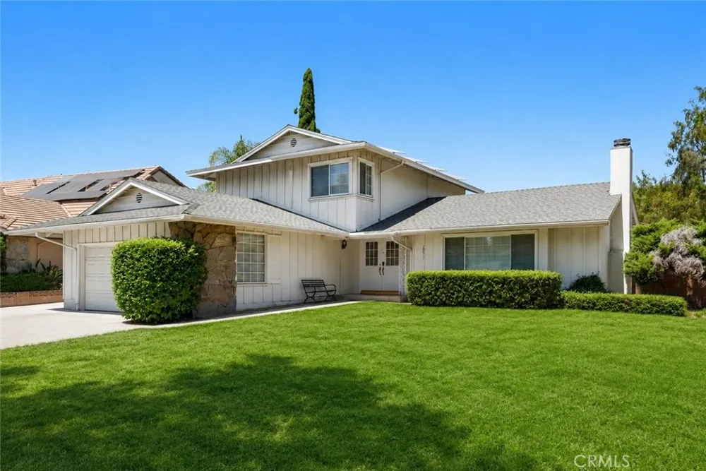 10811 Des Moines Los Angeles, CA 91326