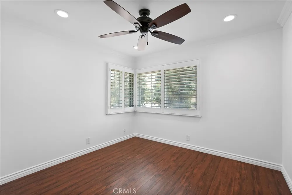 10811 Des Moines Los Angeles, CA 91326