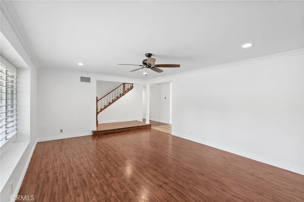 10811 Des Moines Los Angeles, CA 91326