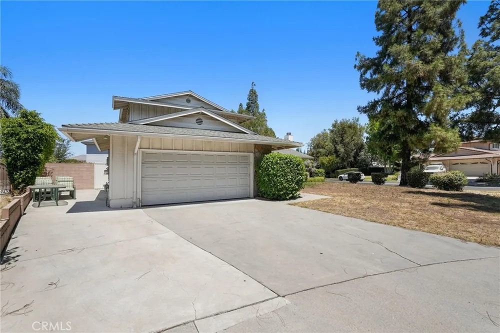 10811 Des Moines Los Angeles, CA 91326