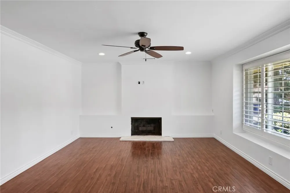 10811 Des Moines Los Angeles, CA 91326