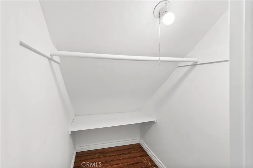 10811 Des Moines Los Angeles, CA 91326