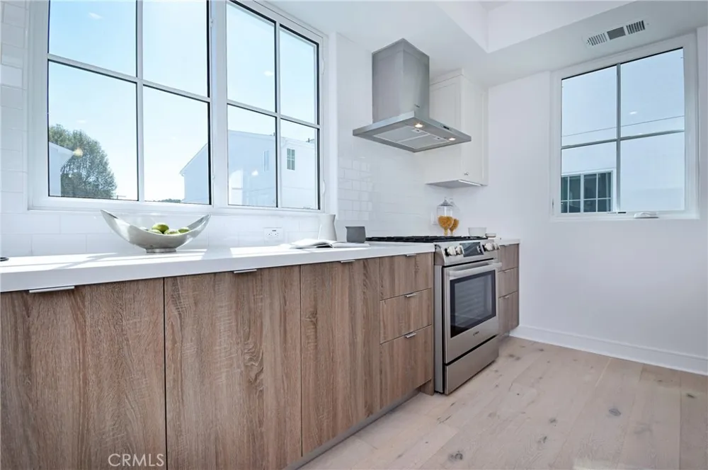 4641 Cahuenga Boulevard Toluca Lake, CA 91602