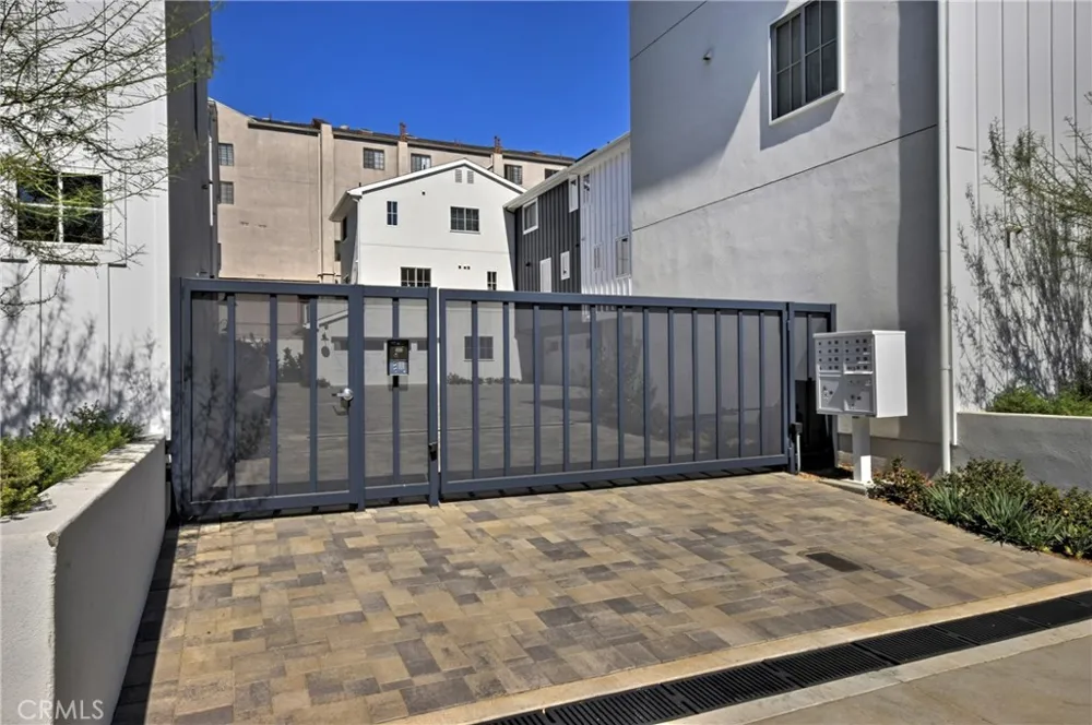 4641 Cahuenga Boulevard Toluca Lake, CA 91602