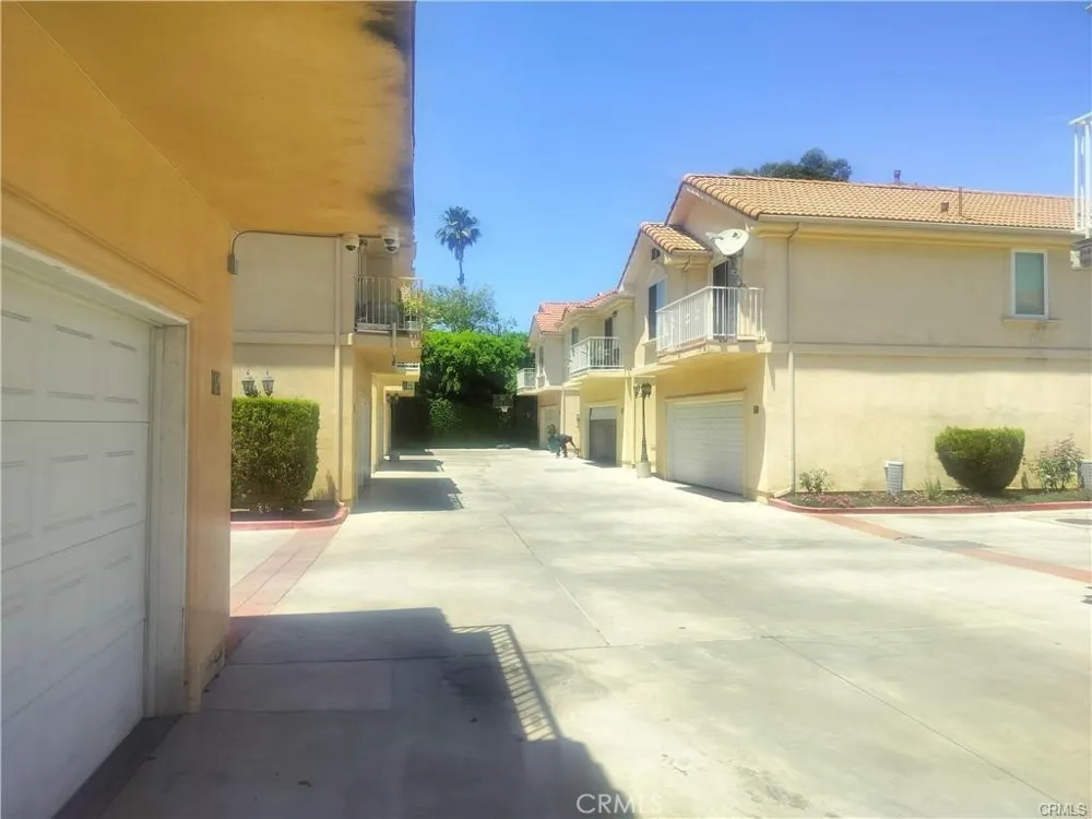 14627 Gledhill Panorama City, CA 91402