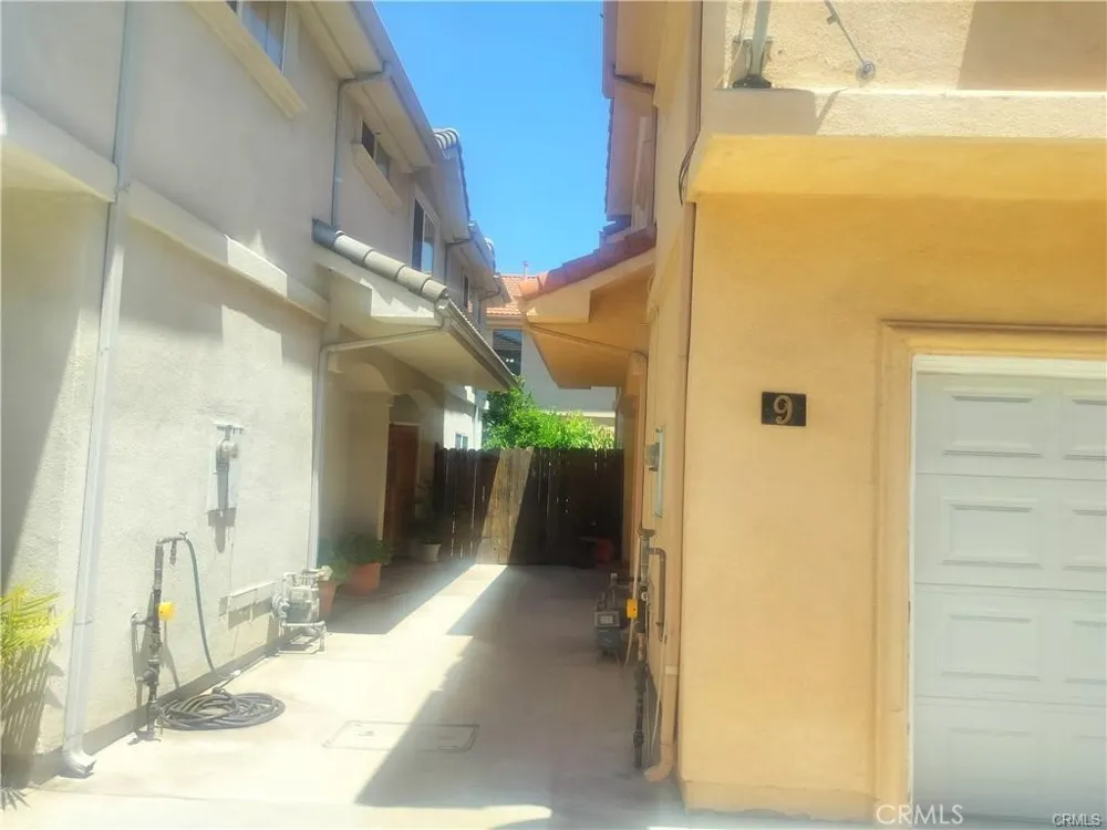 14627 Gledhill Panorama City, CA 91402