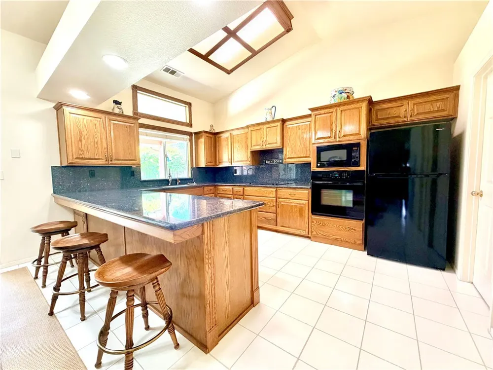 1044 Sycamore Way Porterville, CA 93257