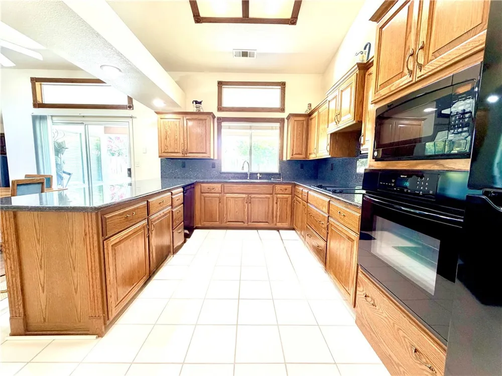 1044 Sycamore Way Porterville, CA 93257