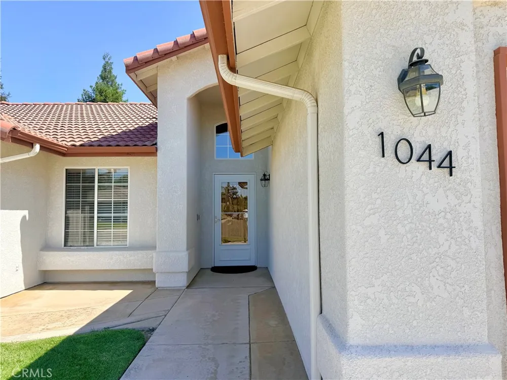 1044 Sycamore Way Porterville, CA 93257