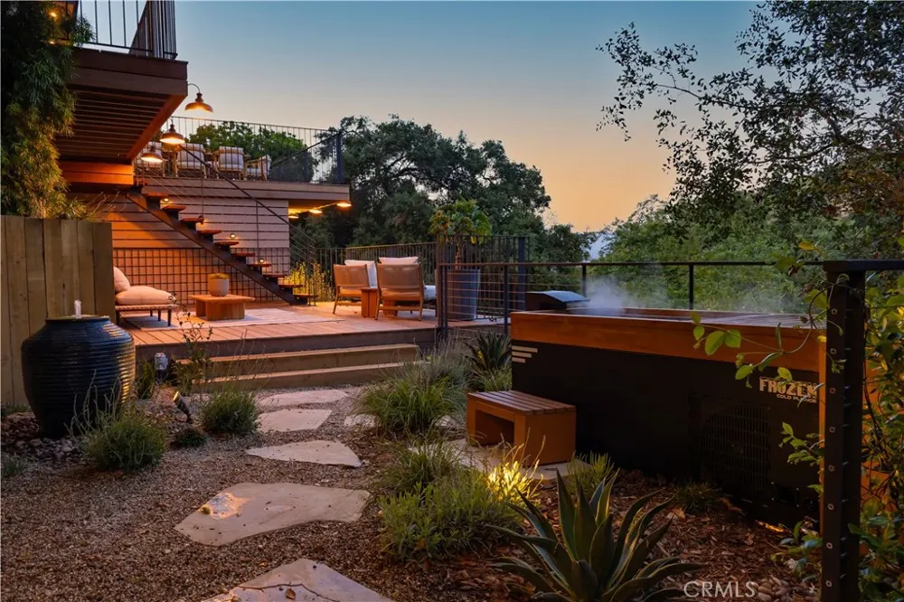 3636 Camino De La Cumbre Sherman Oaks, CA 91423