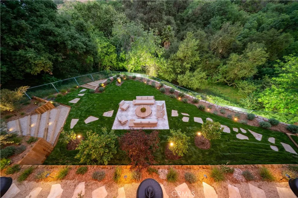 3636 Camino De La Cumbre Sherman Oaks, CA 91423