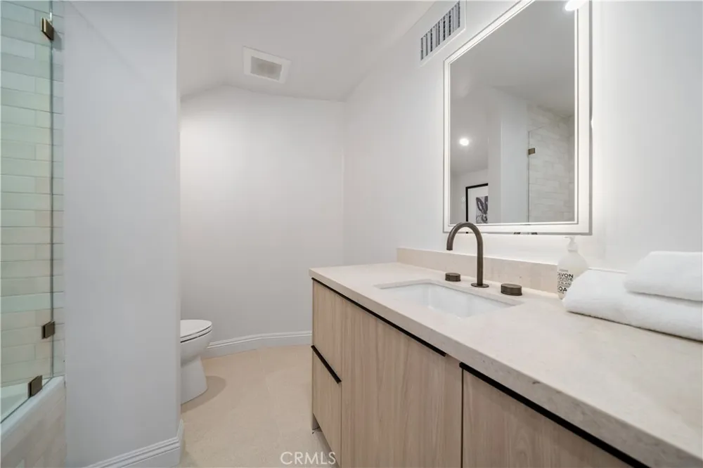 3636 Camino De La Cumbre Sherman Oaks, CA 91423