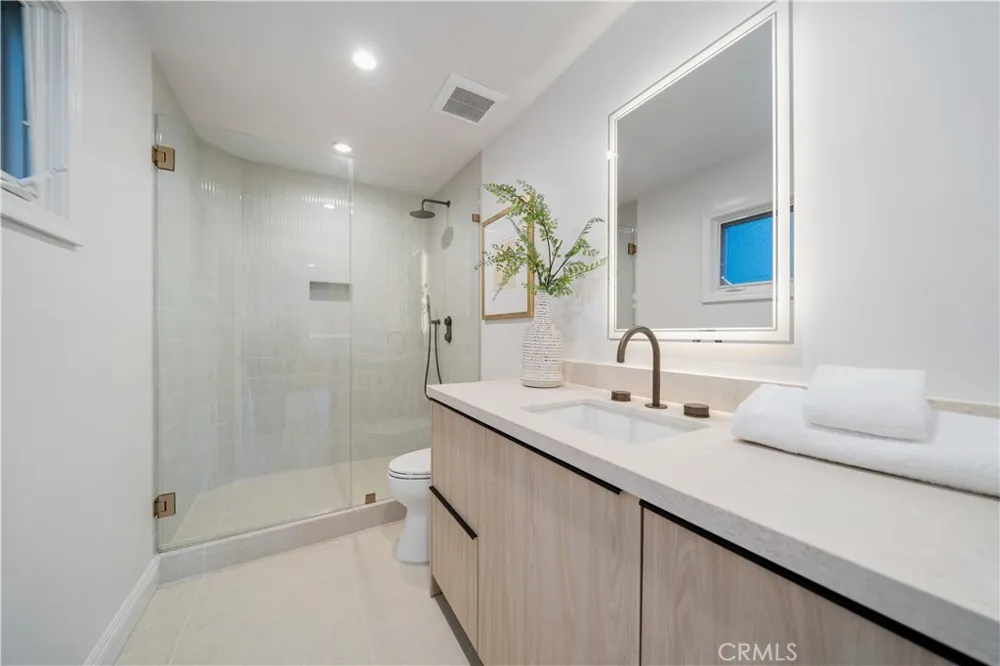 3636 Camino De La Cumbre Sherman Oaks, CA 91423