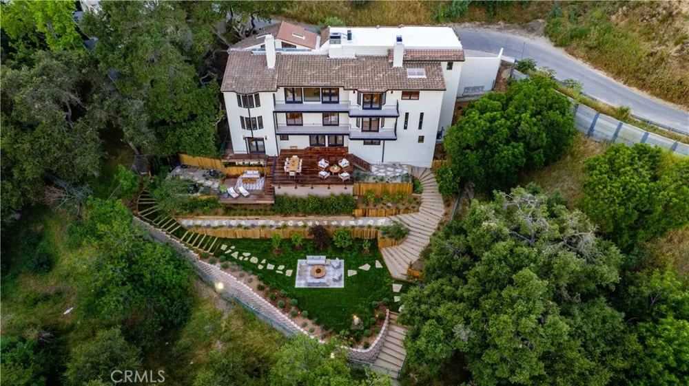 3636 Camino De La Cumbre Sherman Oaks, CA 91423
