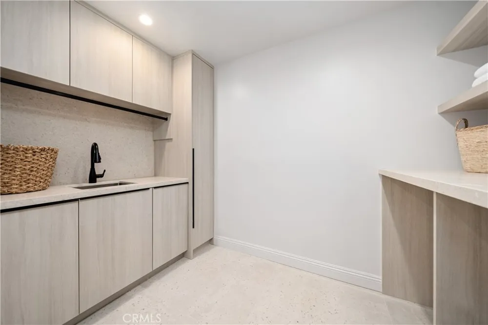 3636 Camino De La Cumbre Sherman Oaks, CA 91423