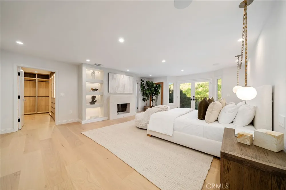 3636 Camino De La Cumbre Sherman Oaks, CA 91423