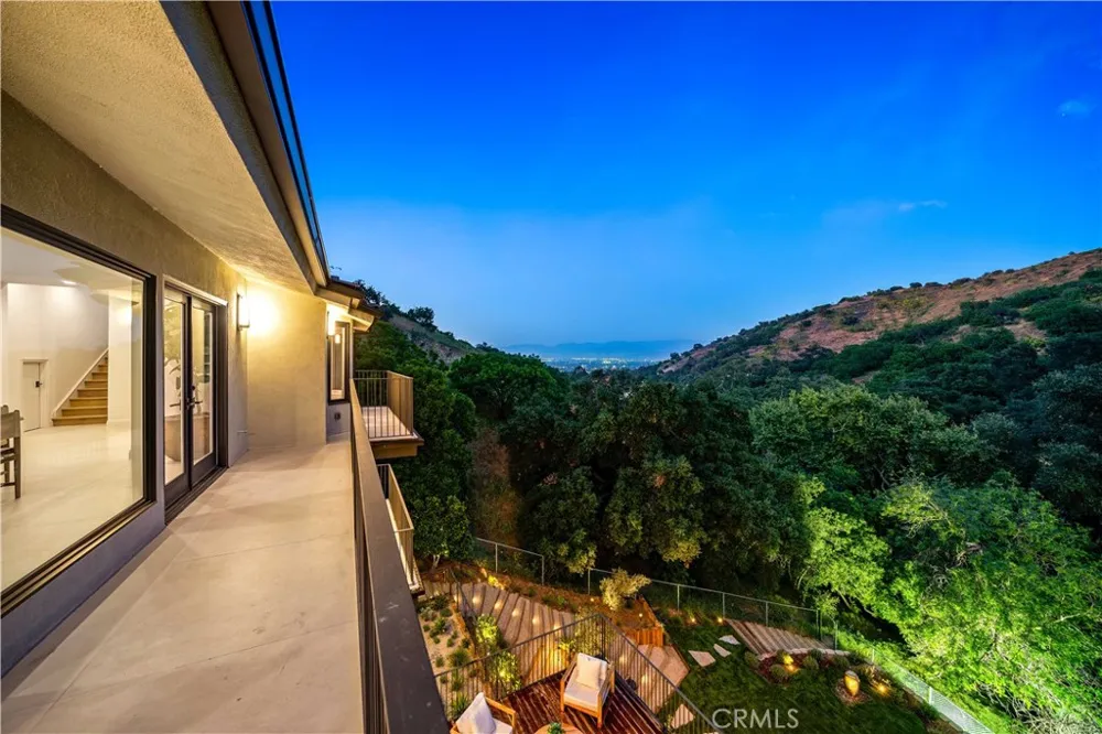 3636 Camino De La Cumbre Sherman Oaks, CA 91423