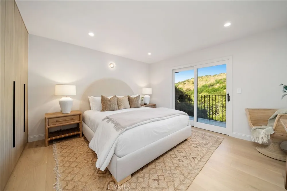 3636 Camino De La Cumbre Sherman Oaks, CA 91423