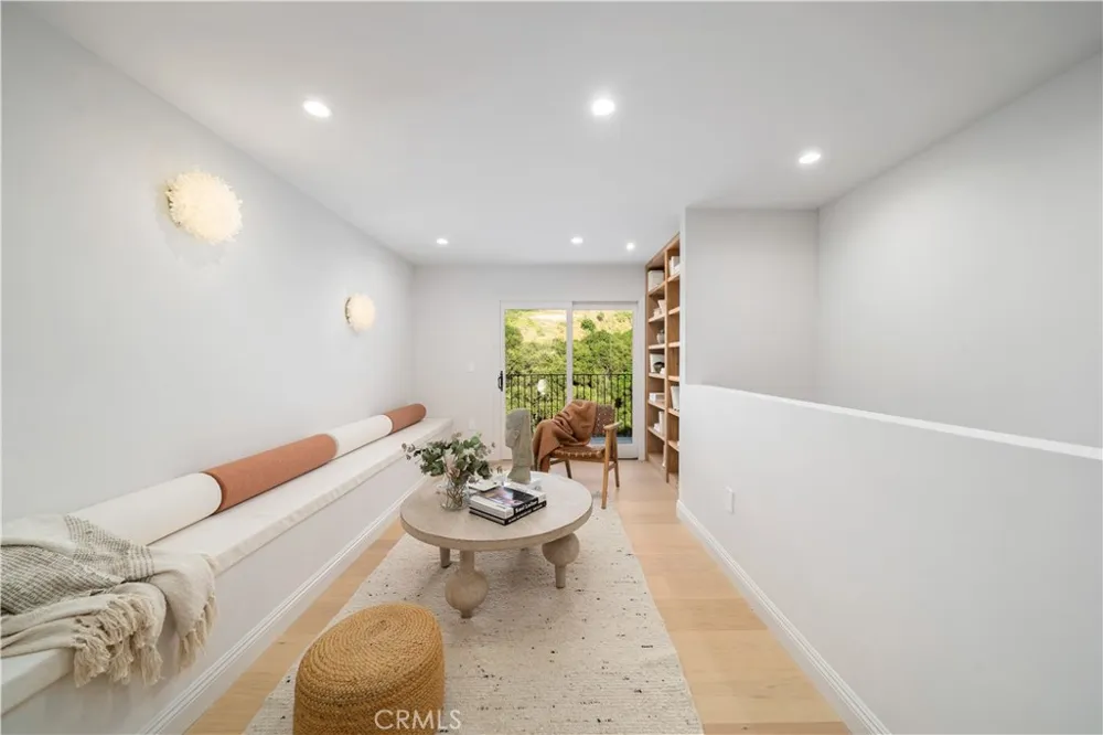 3636 Camino De La Cumbre Sherman Oaks, CA 91423